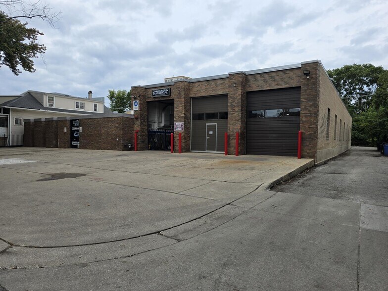 More Photos Of 7525 N Wolcott Ave, Chicago General Retail For Sale