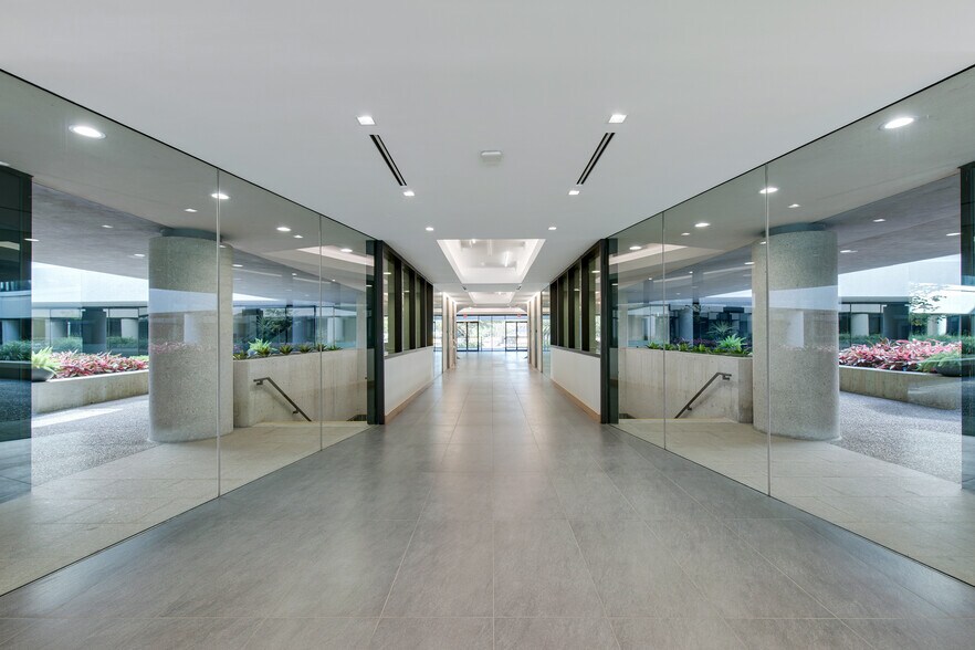 More Photos Of 13501 Katy Fwy, Houston Office For Lease