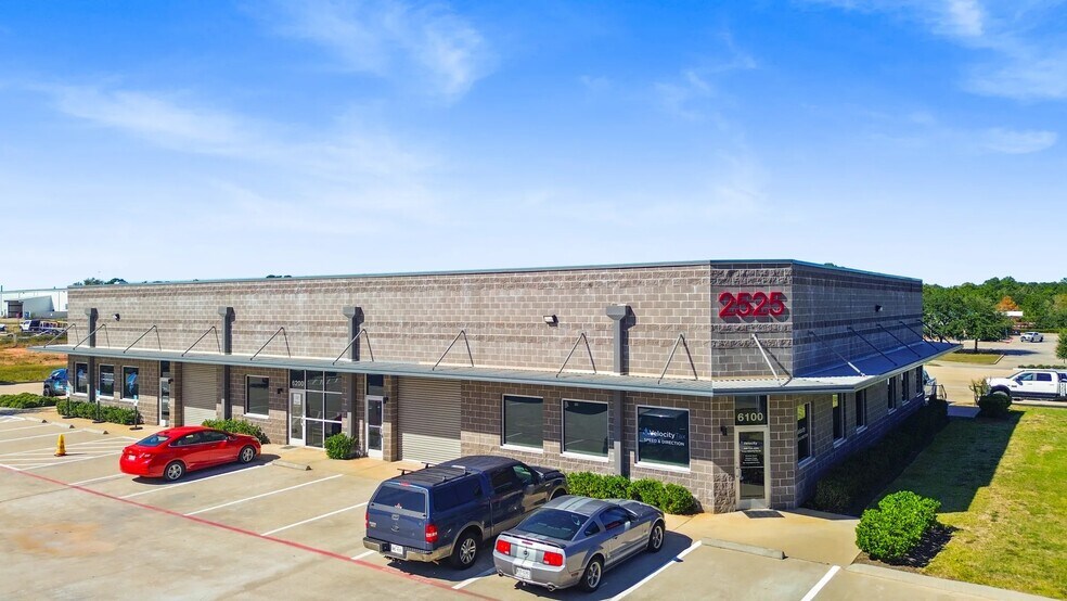 Primary Photo Of 2525 N Frazier St, Conroe Office For Sale