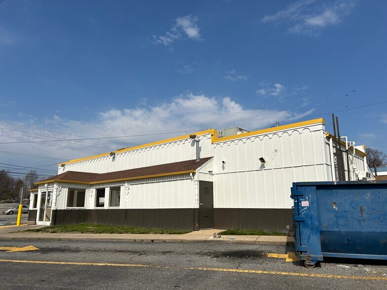 More Photos Of 1121 Memorial Blvd S, Martinsville Fast Food For Sale