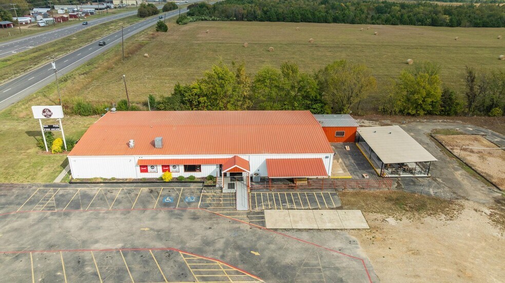 More Photos Of 3610 N Main St, Paris Restaurant For Sale