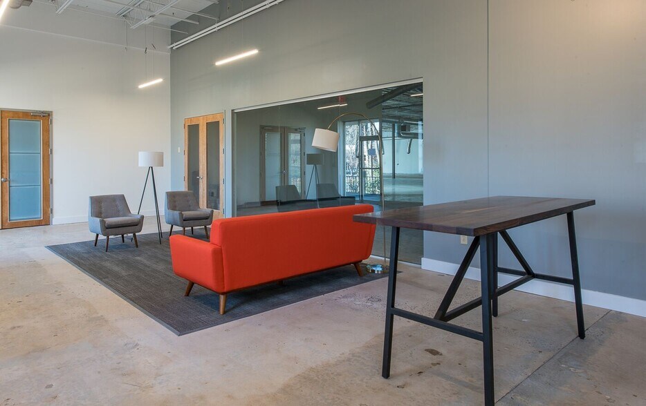 More Photos Of 1704 Chantilly Dr NE, Atlanta Showroom For Lease