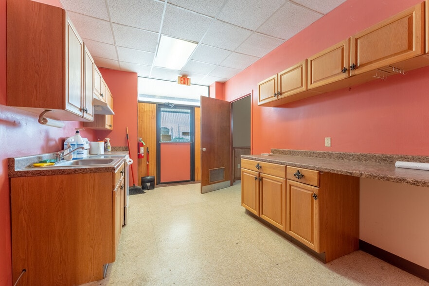 More Photos Of 7370 Chef Menteur Hwy, New Orleans Lodge Meeting Hall For Sale