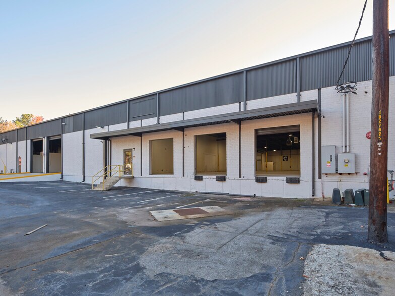 More Photos Of 3645 Oakcliff Rd, Doraville Warehouse For Lease