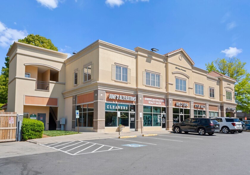 More Photos Of 17015 Kenton Dr, Cornelius Storefront Retail Office For Lease