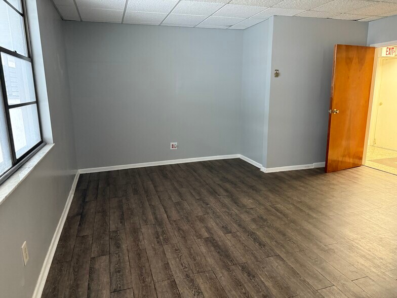 More Photos Of 6251 US Highway 19 N, Pinellas Park Showroom For Lease