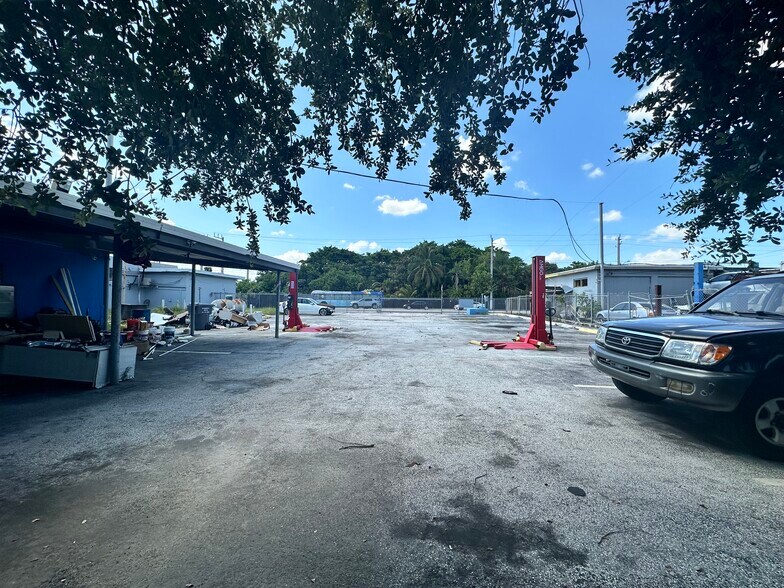 More Photos Of 2223 Pembroke Rd, Hollywood Auto Dealership For Lease