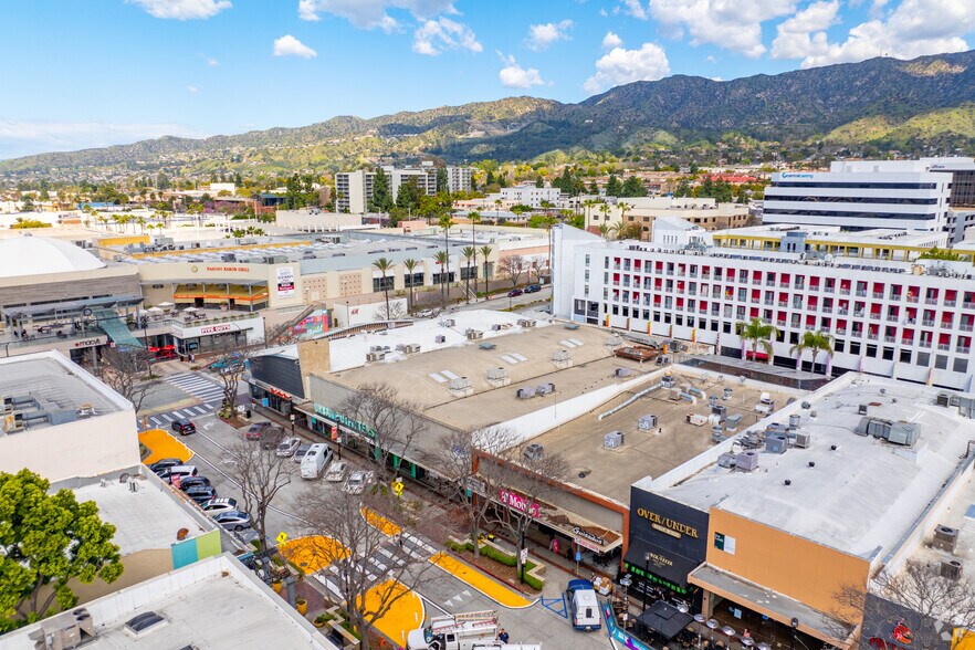 More Photos Of 328-330 N San Fernando Blvd, Burbank Storefront For Lease