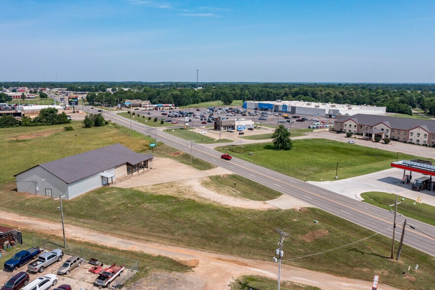 More Photos Of 1910 E Jackson St, Hugo Freestanding For Sale