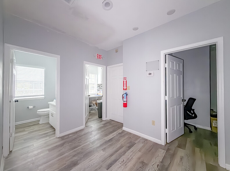 More Photos Of 2563-2567 Capital Medical Blvd, Tallahassee Medical For Sale