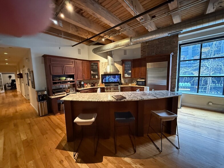 More Photos Of 106 N Aberdeen St, Chicago Office Residential For Sale