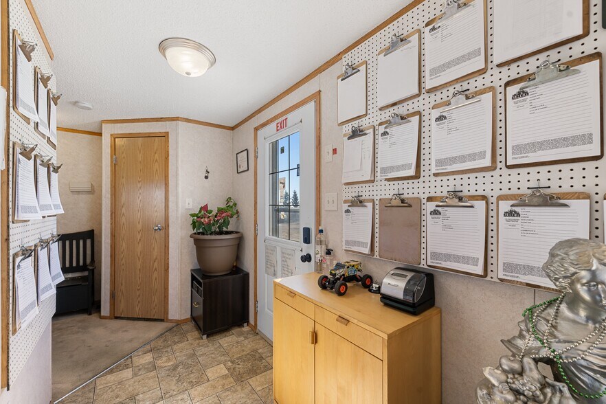 More Photos Of 81 Barstow St, Carseland Auto Repair For Sale