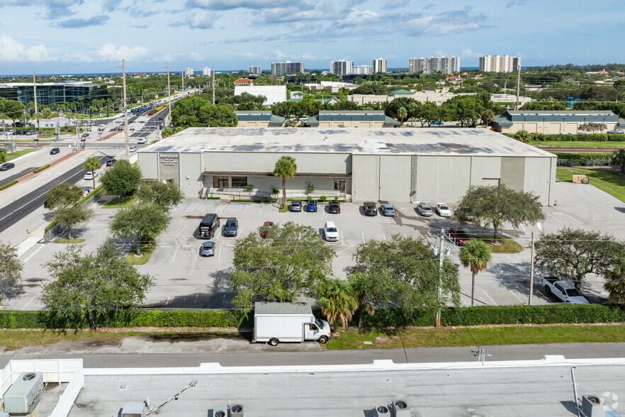 More Photos Of 150 W Yamato Rd, Boca Raton Showroom For Sale