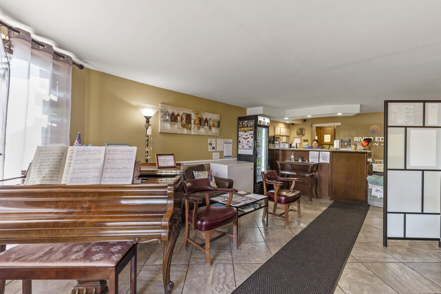 More Photos Of 30 Colonial Ave, Colonial Beach Hotel For Sale