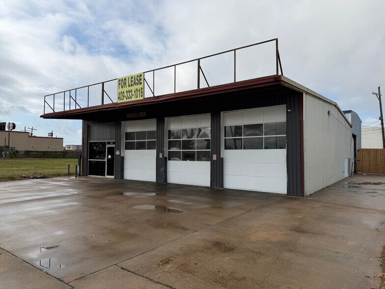 More Photos Of 830 S 11th St, Beaumont Auto Repair For Lease