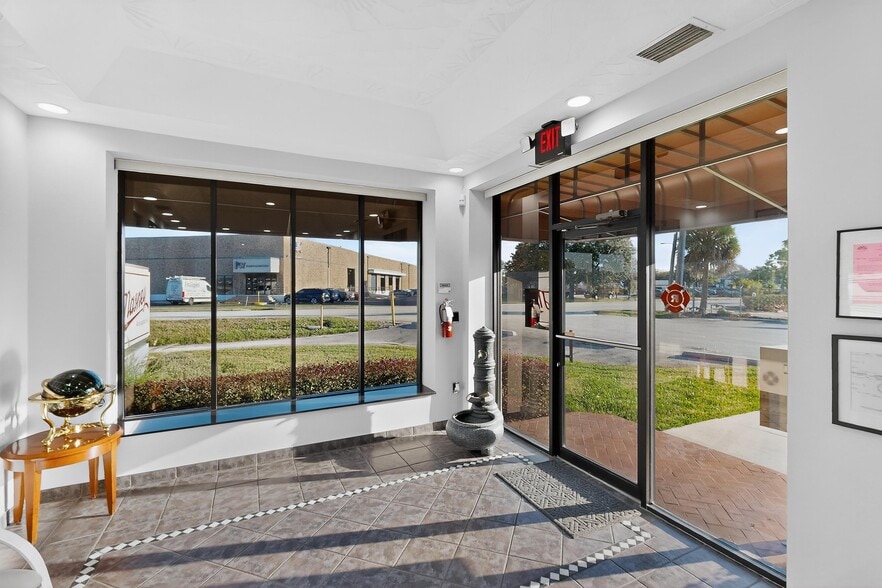 More Photos Of 831 Maguire Rd, Ocoee Industrial For Lease