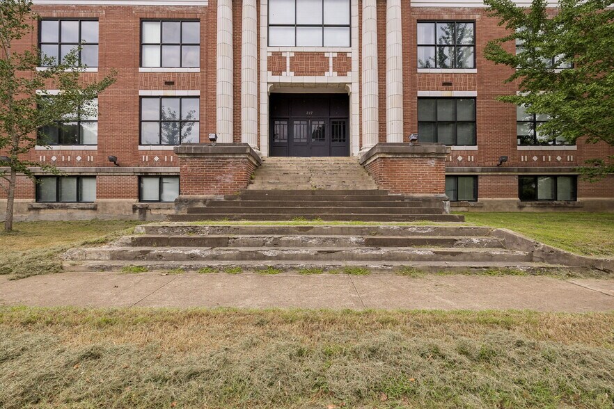 More Photos Of 217 E Deadrick St, Jackson Apartments For Sale