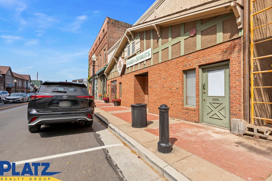 Primary Photo Of 256 E State St, Salem Restaurant For Sale