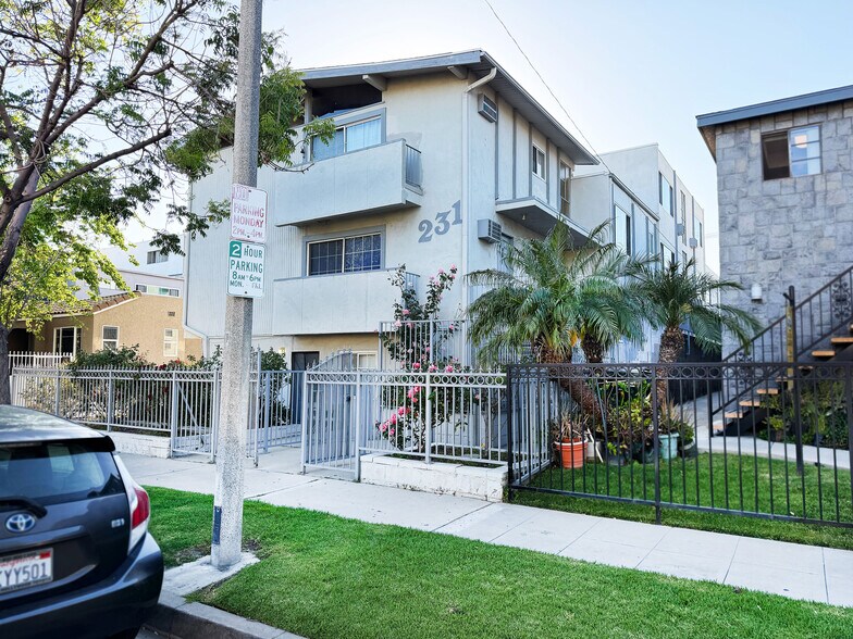 More Photos Of 231 W Tujunga Ave, Burbank Apartments For Sale