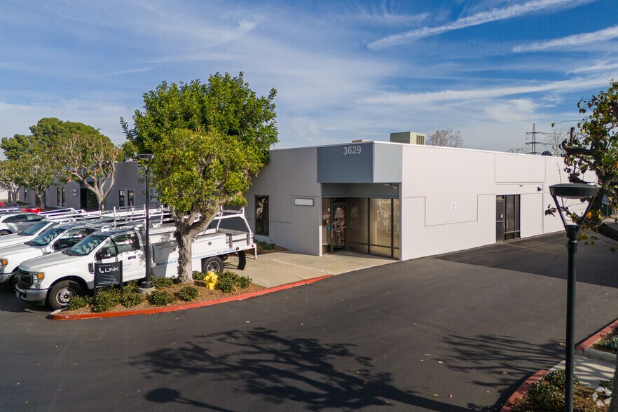 More Photos Of 3621 W MacArthur Blvd, Santa Ana Unknown For Lease