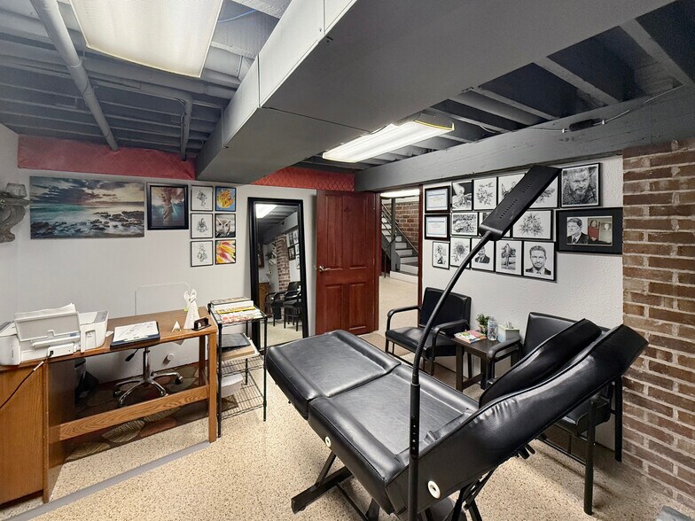 More Photos Of 112 N 2nd Ave W, Newton General Retail For Sale