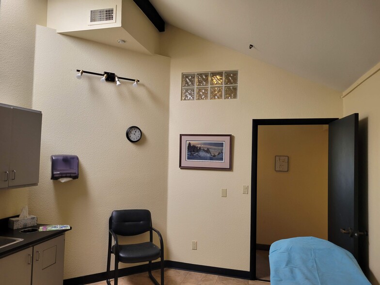 More Photos Of 919 12th Pl, Prescott Medical For Sale