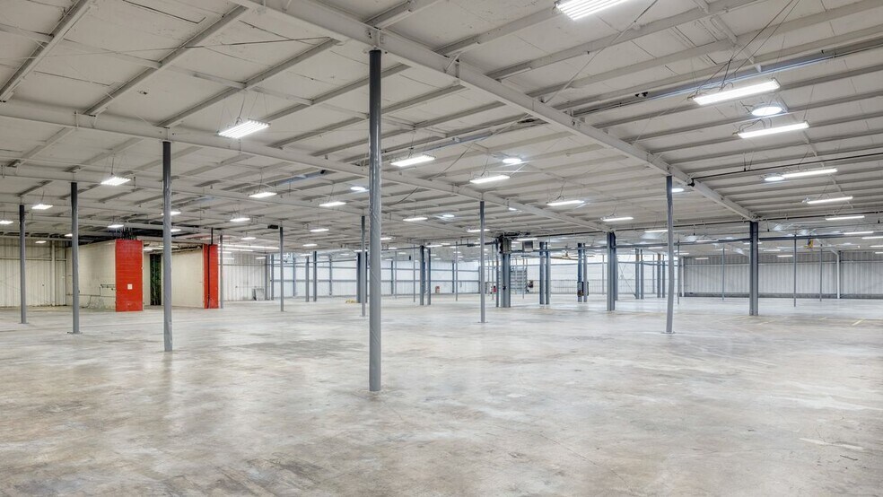 More Photos Of 403 W Admiral Doyle Dr, New Iberia Distribution For Lease