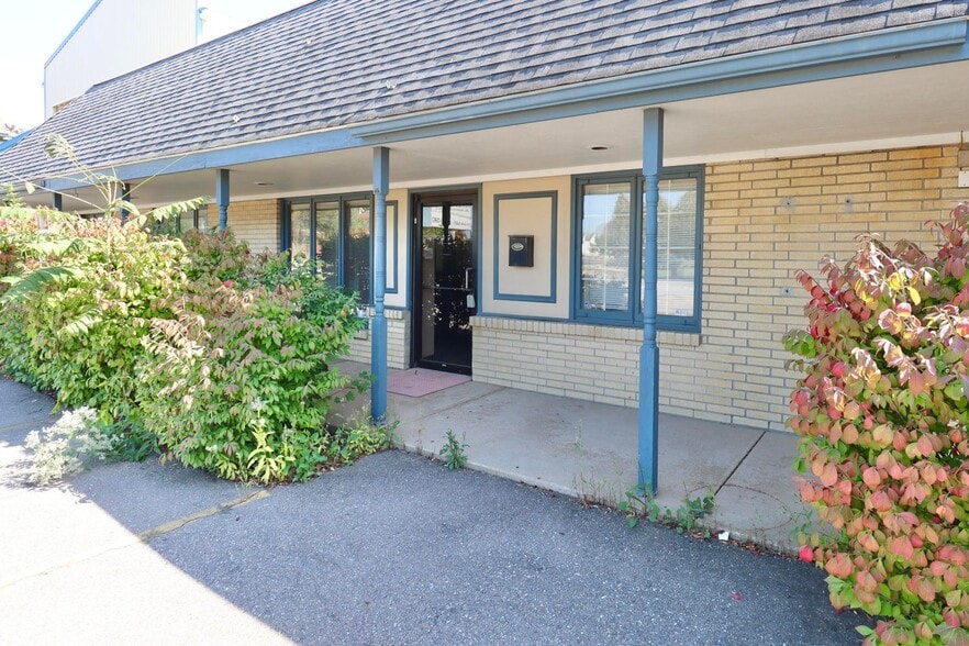 More Photos Of 414 Lincolnway, La Porte Office For Sale