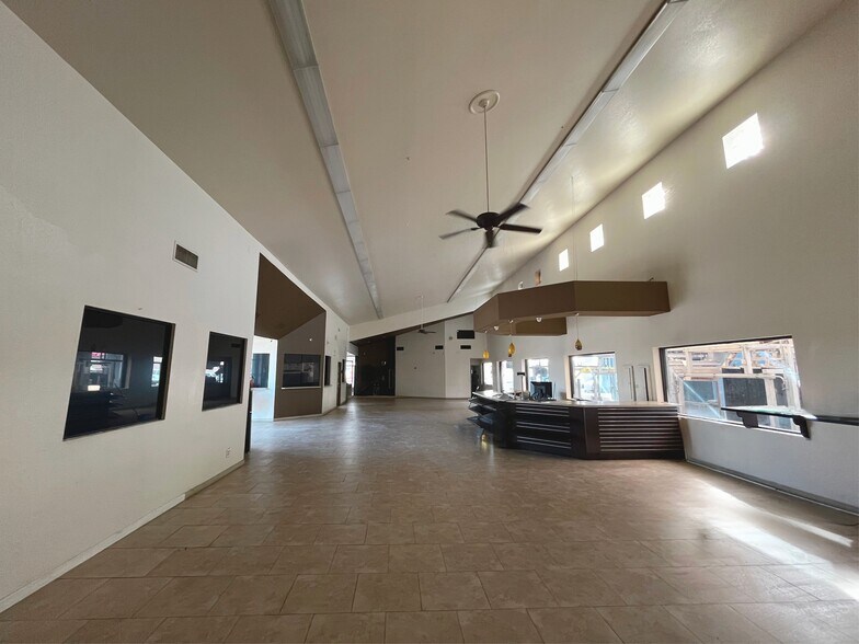 More Photos Of 2828 S Country Club Dr, Mesa Storefront Retail Office For Lease
