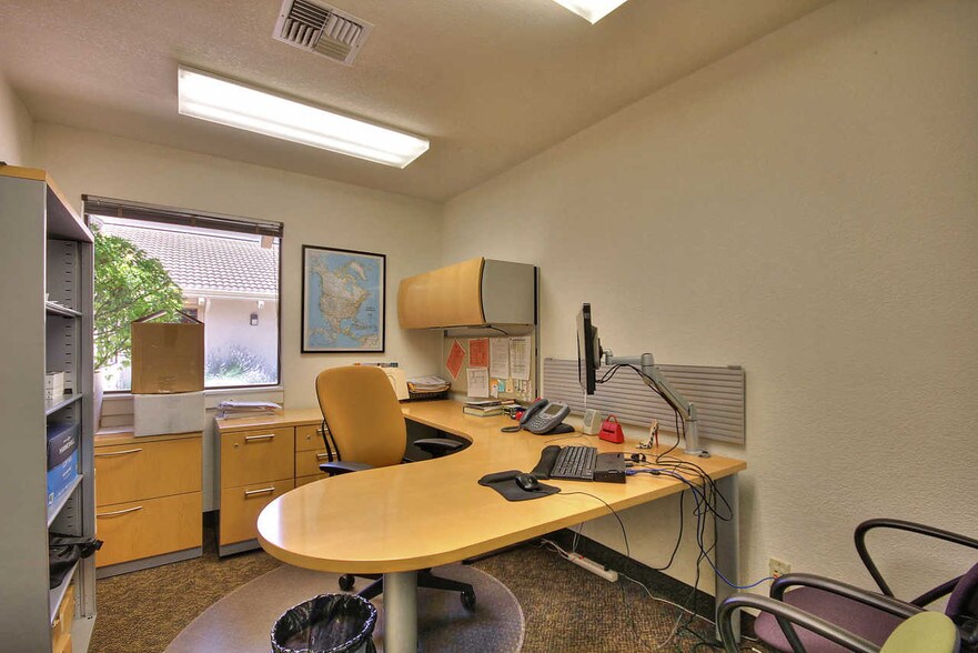 More Photos Of 911-915 Blanco Cir, Salinas Office For Lease