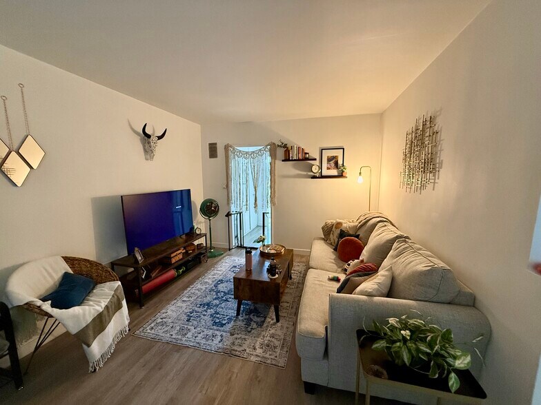 More Photos Of 5623 Meridian St, Los Angeles Apartments For Sale