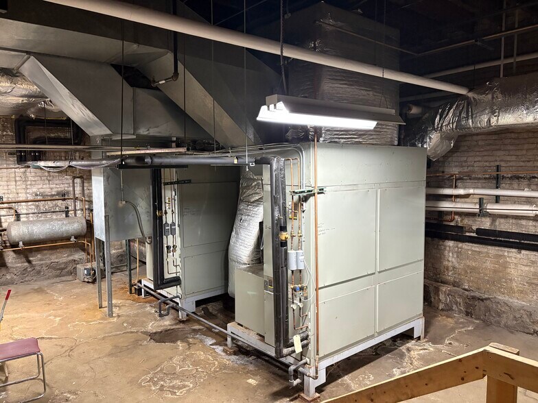 More Photos Of 2 W 1st St, Duluth Storefront For Sale