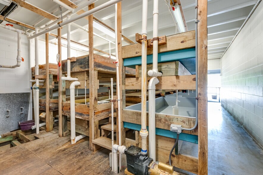 More Photos Of 16552 General Puller Hwy, Deltaville Specialty For Sale