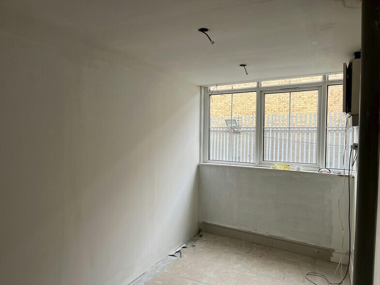 More Photos Of 33-39 Parsons Green Ln, London Warehouse For Lease