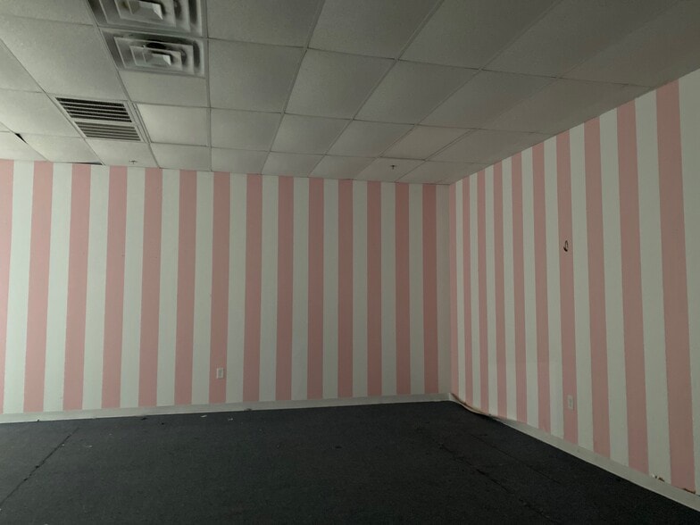 More Photos Of 9889 Bellaire Blvd, Houston Unknown For Lease