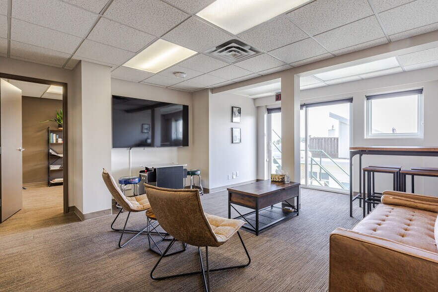 More Photos Of 30 Front St, Nanaimo Office For Sale