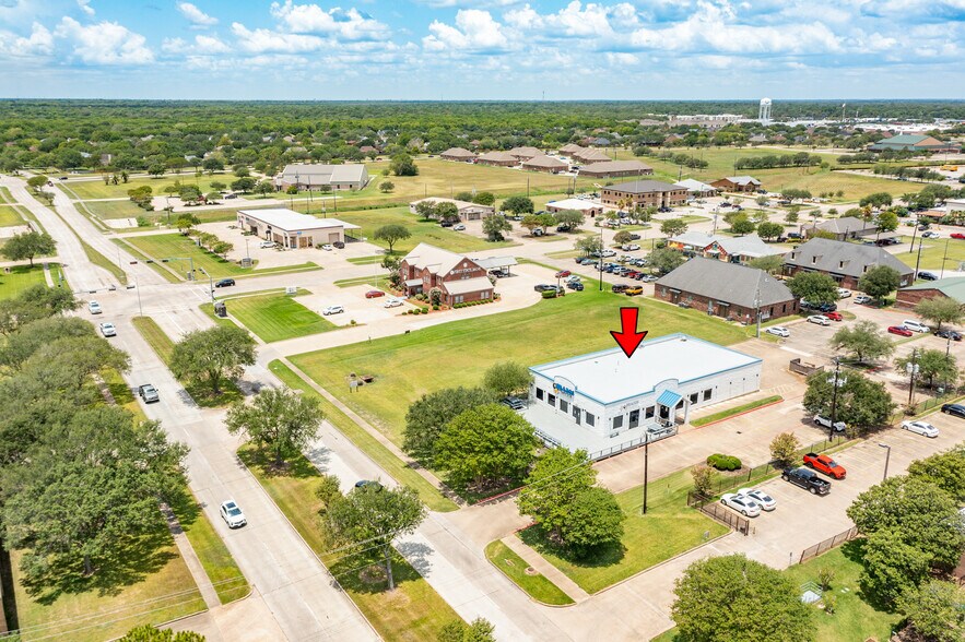 More Photos Of 470 This Way St, Lake Jackson General Retail For Sale