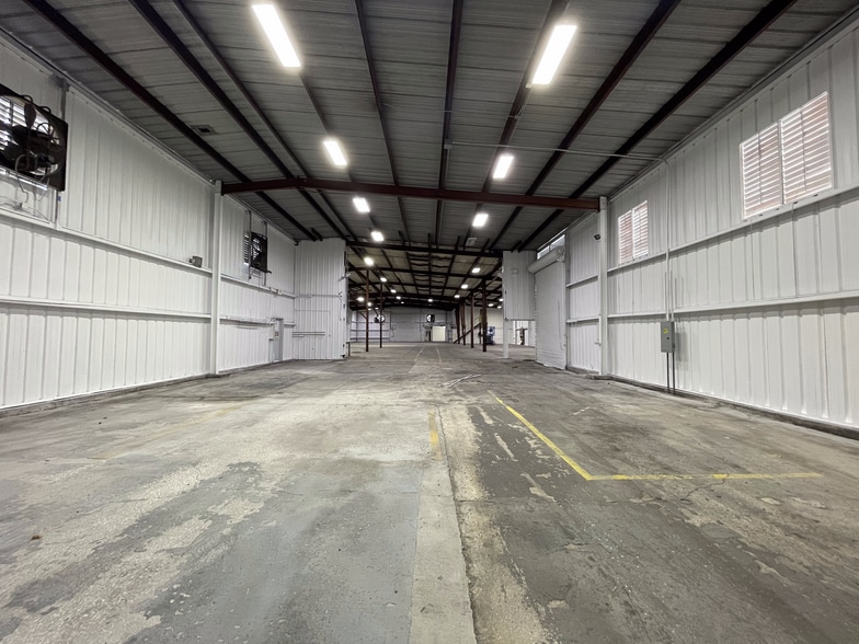 More Photos Of 1020-1030 S 86th St, Tampa Manufacturing For Lease