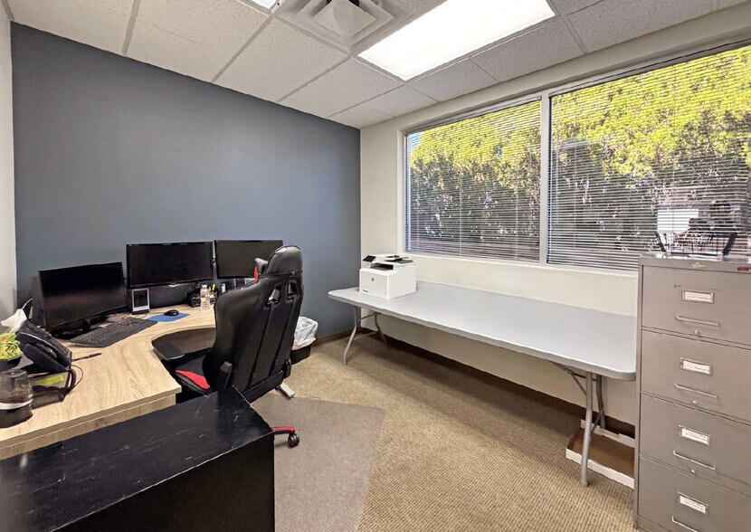 More Photos Of 9201 Montgomery Blvd NE, Albuquerque Office For Sale