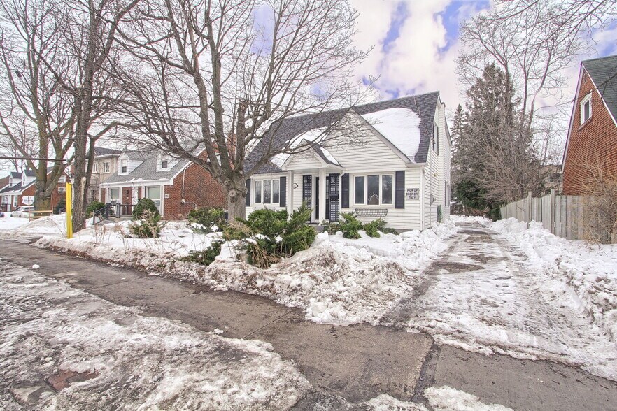 More Photos Of 187 Finch Ave W, Toronto Office Residential For Sale