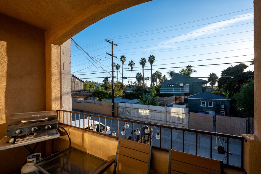 More Photos Of 4741 Point Loma Ave, San Diego Storefront Retail Residential For Sale