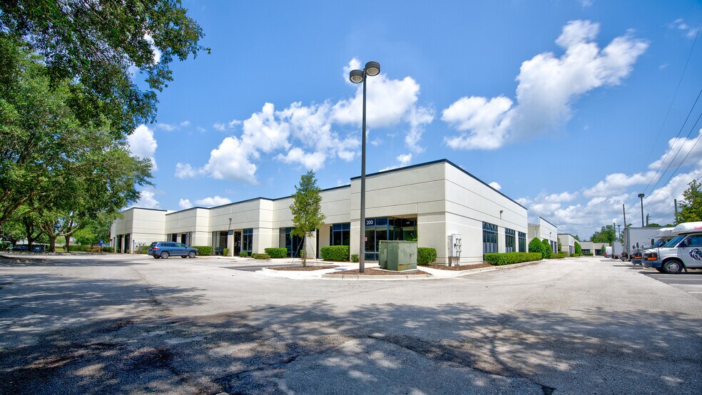 More Photos Of 280 Business Park Cir, Saint Augustine Light Distribution For Lease