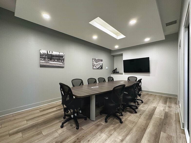 More Photos Of 3930 S Pipkin Rd, Lakeland Light Distribution For Sale