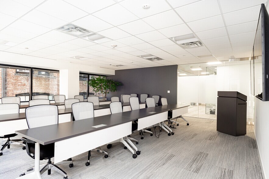 More Photos Of 1600 Stout St, Denver Medical For Lease