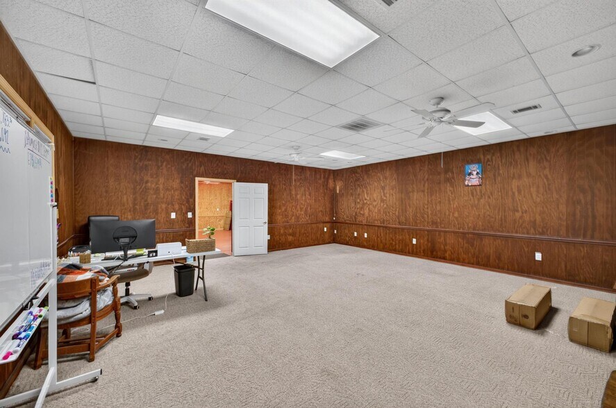 More Photos Of 31 Enterprise Ave, Aiken Light Manufacturing For Lease
