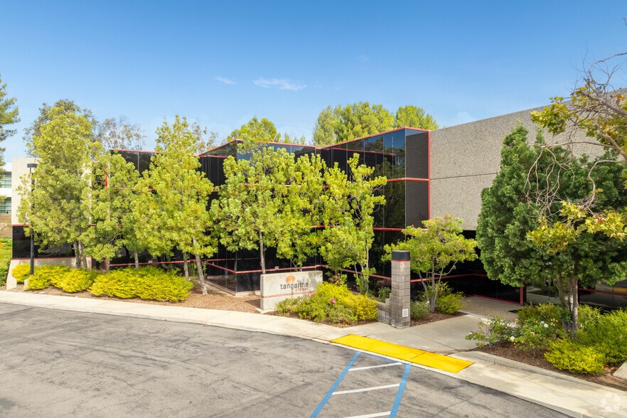 Primary Photo Of 2665 Park Center Dr, Simi Valley Warehouse For Lease