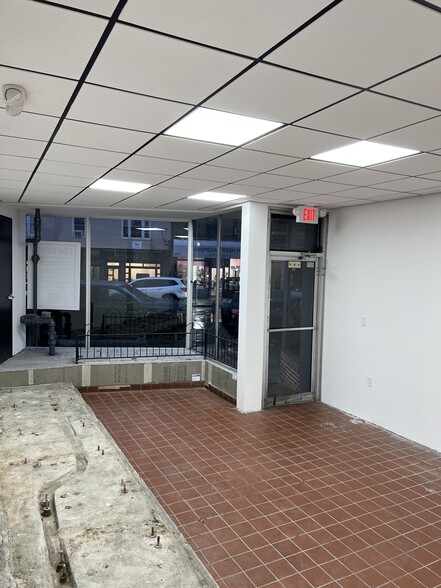 More Photos Of 948 Mclean Ave, Yonkers Storefront For Lease