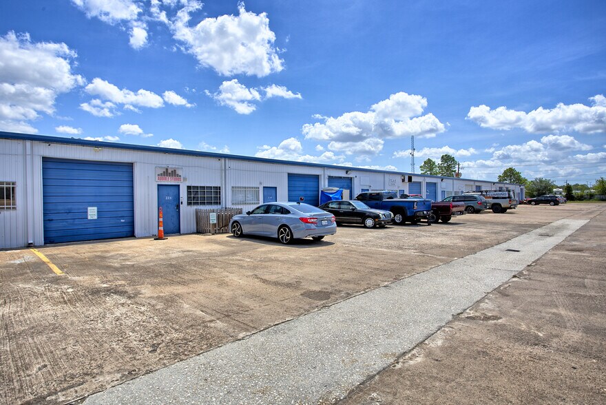 More Photos Of 15502 Highway 3, Webster Light Manufacturing For Lease