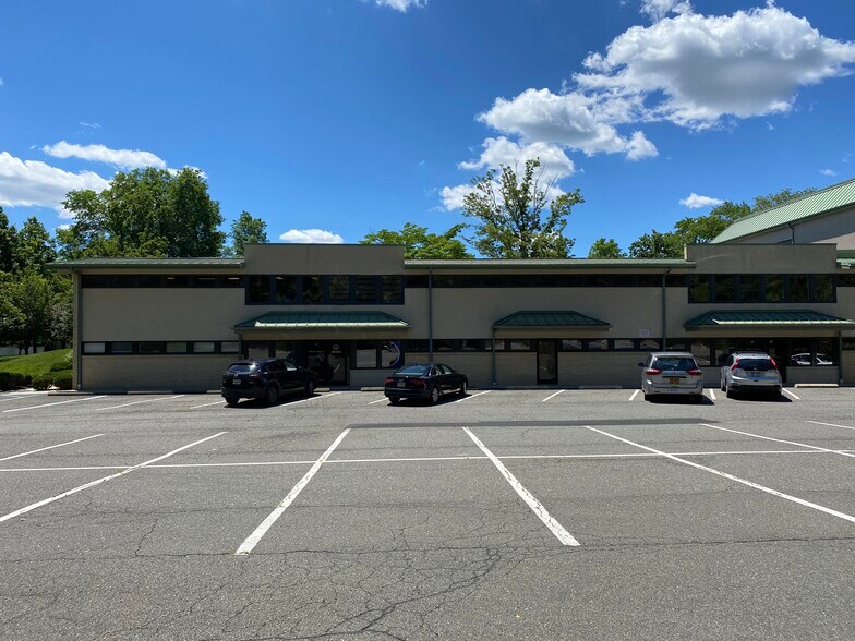 More Photos Of 345 N Main St, New City Office For Sale
