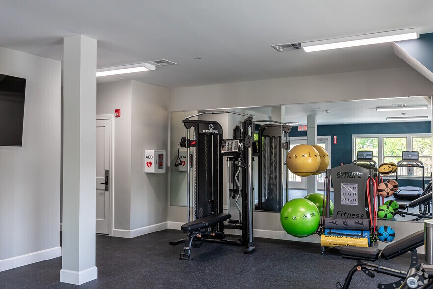 More Photos Of 800 Federal Rd, Brookfield Apartments For Lease